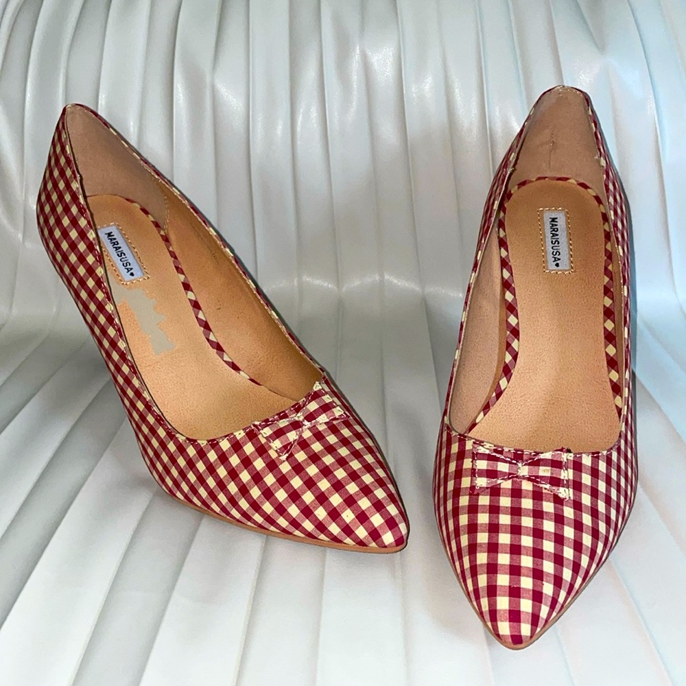 NWB Super cute MaraisUSA Bow Heel pump size 8, apple red and cream gingham print